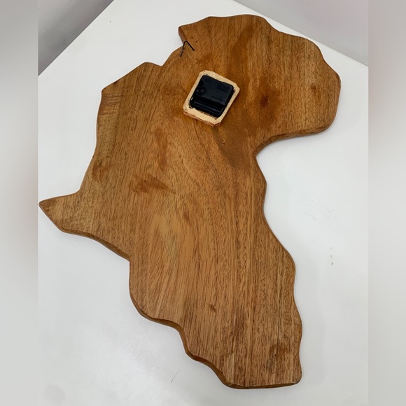 Mid Century Vintage Large Artisan Hand Crafted Wooden Quartz AFRICA Wall Clock - Picture 10 of 16